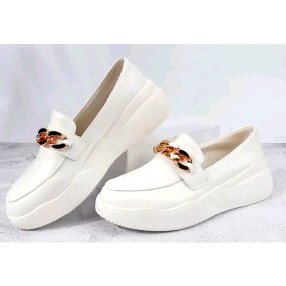 Women's Lug Sole Loafers in White NWOT Size 39 or 8.5 With Buckle - Picture 1 of 13